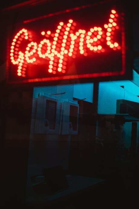 Geöffnet - German Neon sign